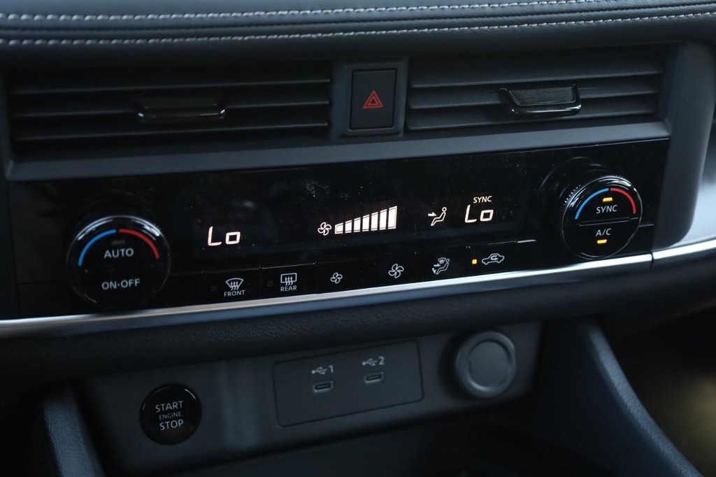 Nissan Rogue Vehicle Image 16