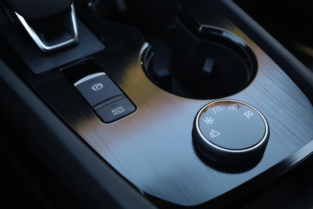 Nissan Rogue Vehicle Image 18