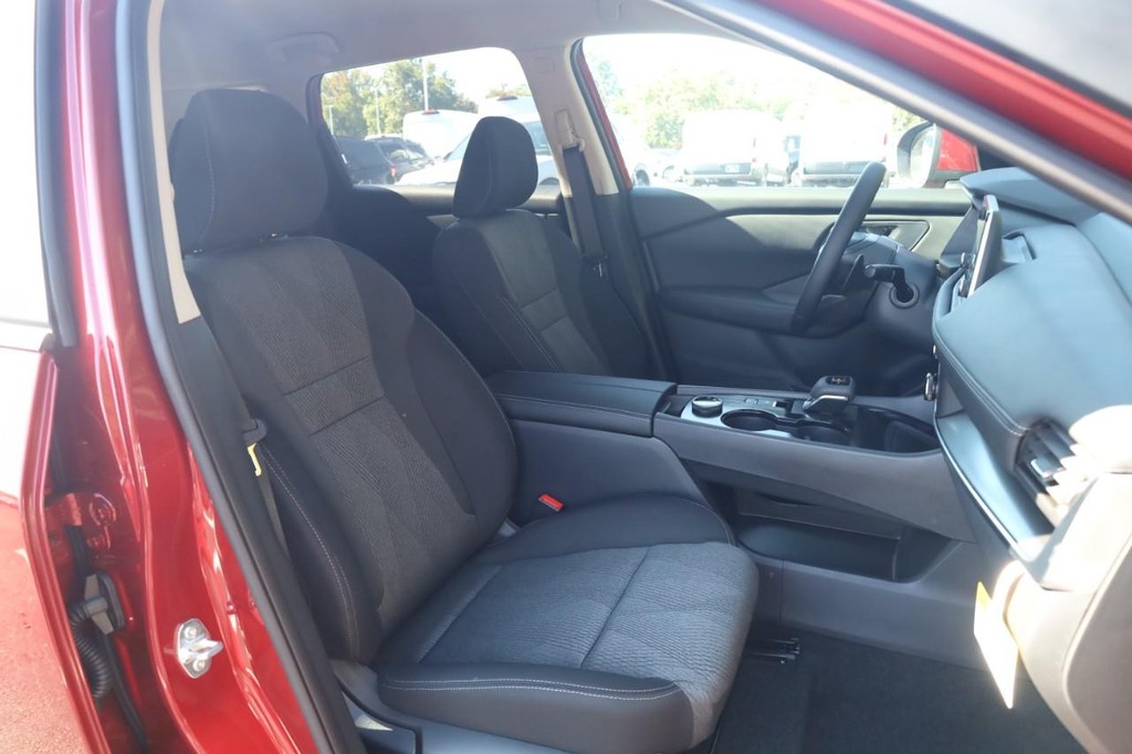 Nissan Rogue Vehicle Image 21