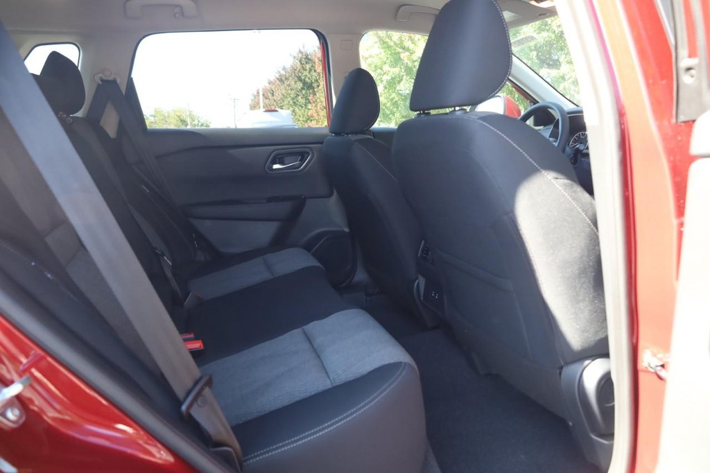 Nissan Rogue Vehicle Image 22