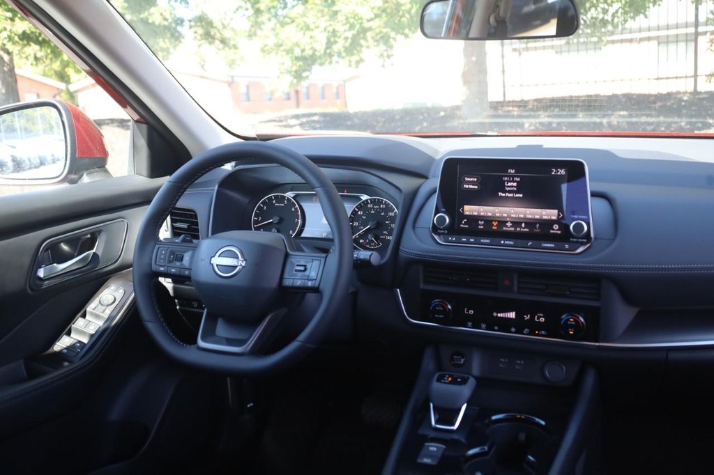 Nissan Rogue Vehicle Image 23