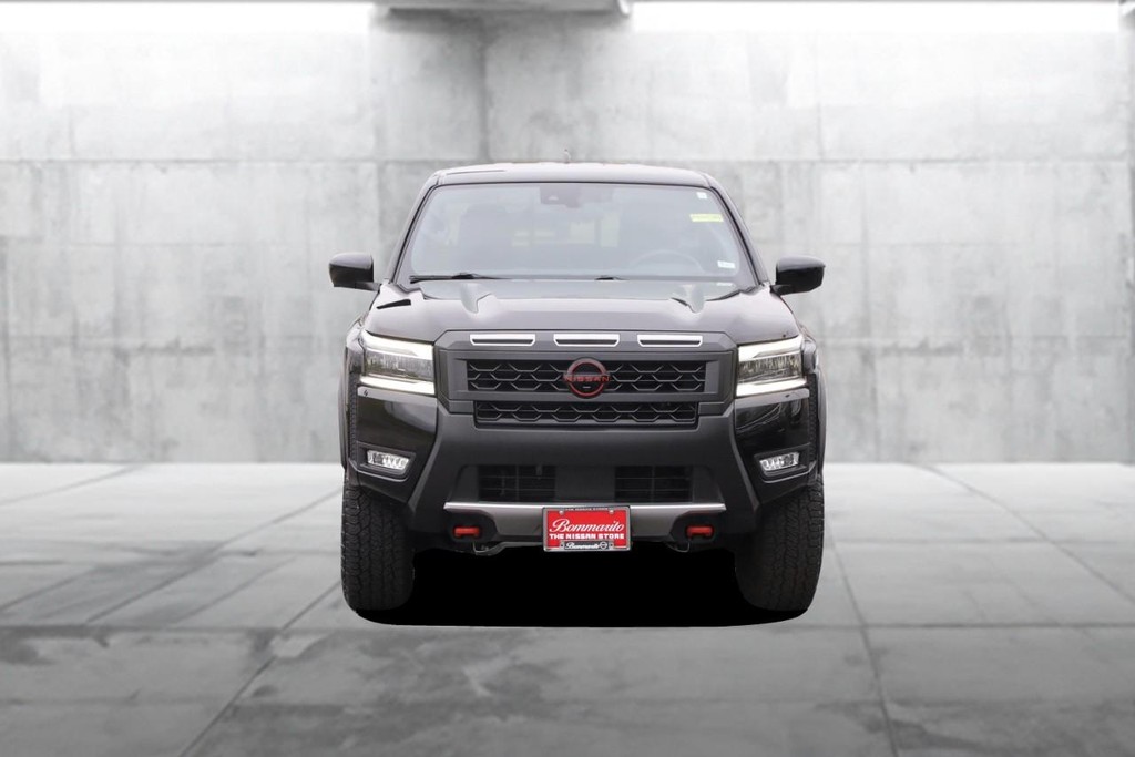 Nissan Frontier Vehicle Full-screen Gallery Image 4