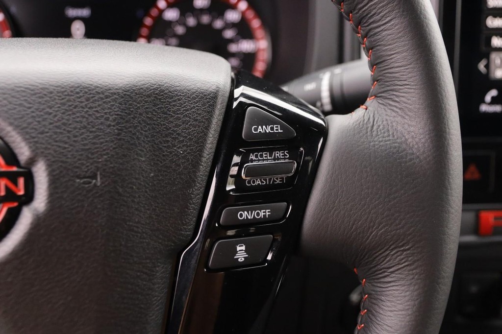Nissan Frontier Vehicle Full-screen Gallery Image 12