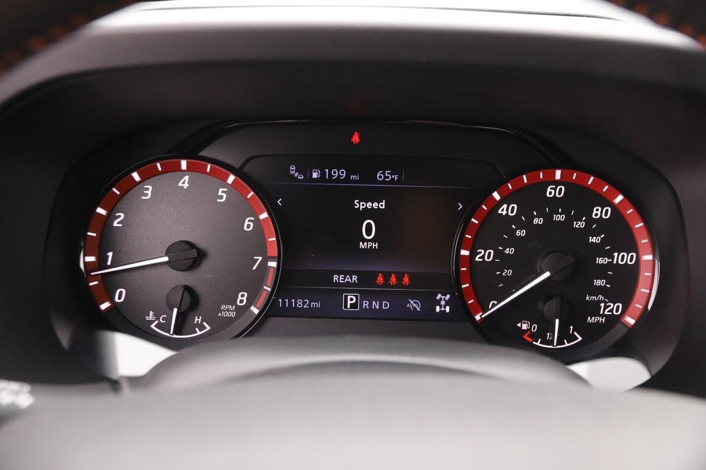 Nissan Frontier Vehicle Full-screen Gallery Image 13