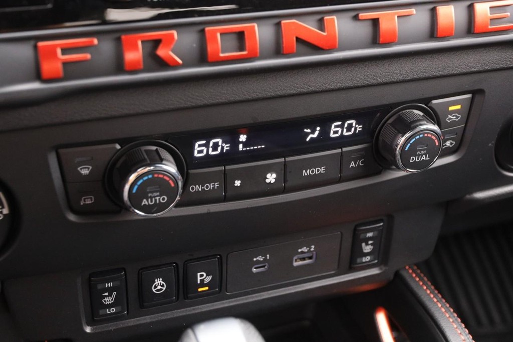 Nissan Frontier Vehicle Full-screen Gallery Image 19