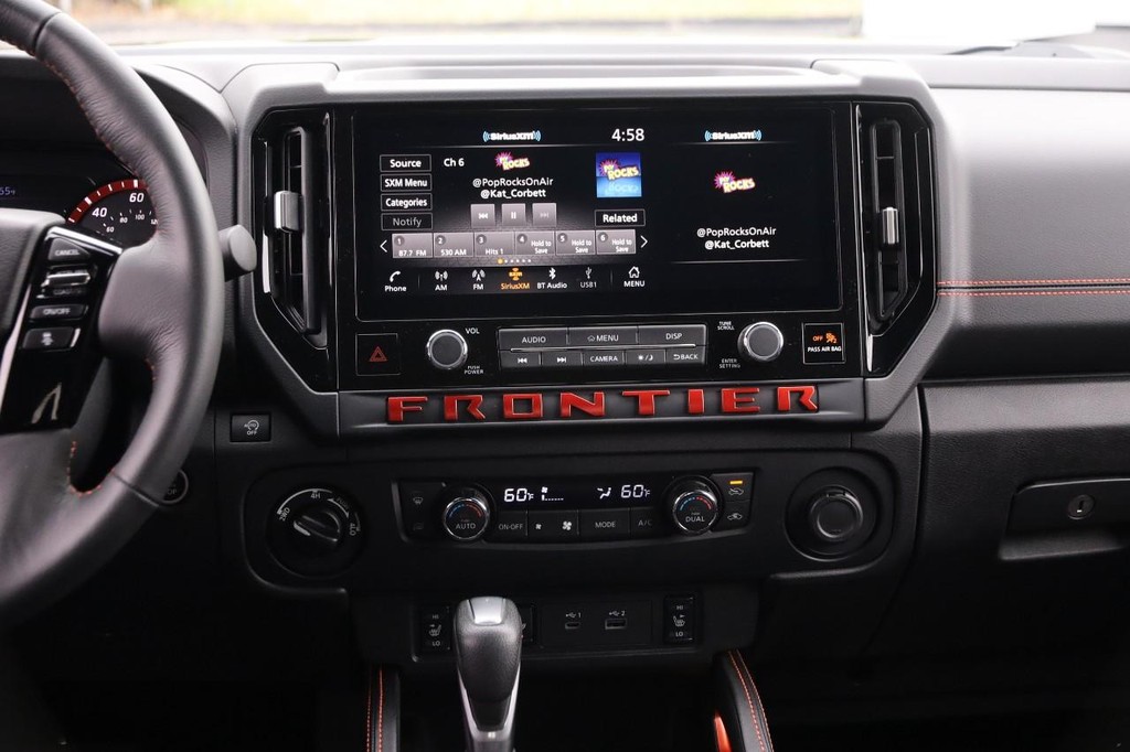 Nissan Frontier Vehicle Full-screen Gallery Image 27