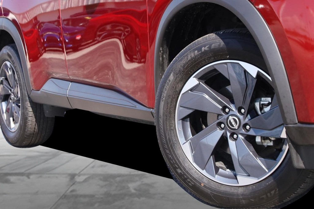 Nissan Rogue Vehicle Full-screen Gallery Image 3