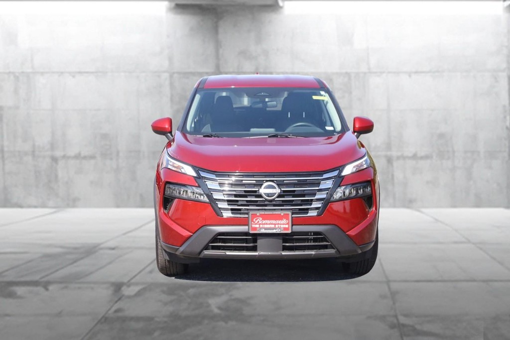 Nissan Rogue Vehicle Full-screen Gallery Image 4