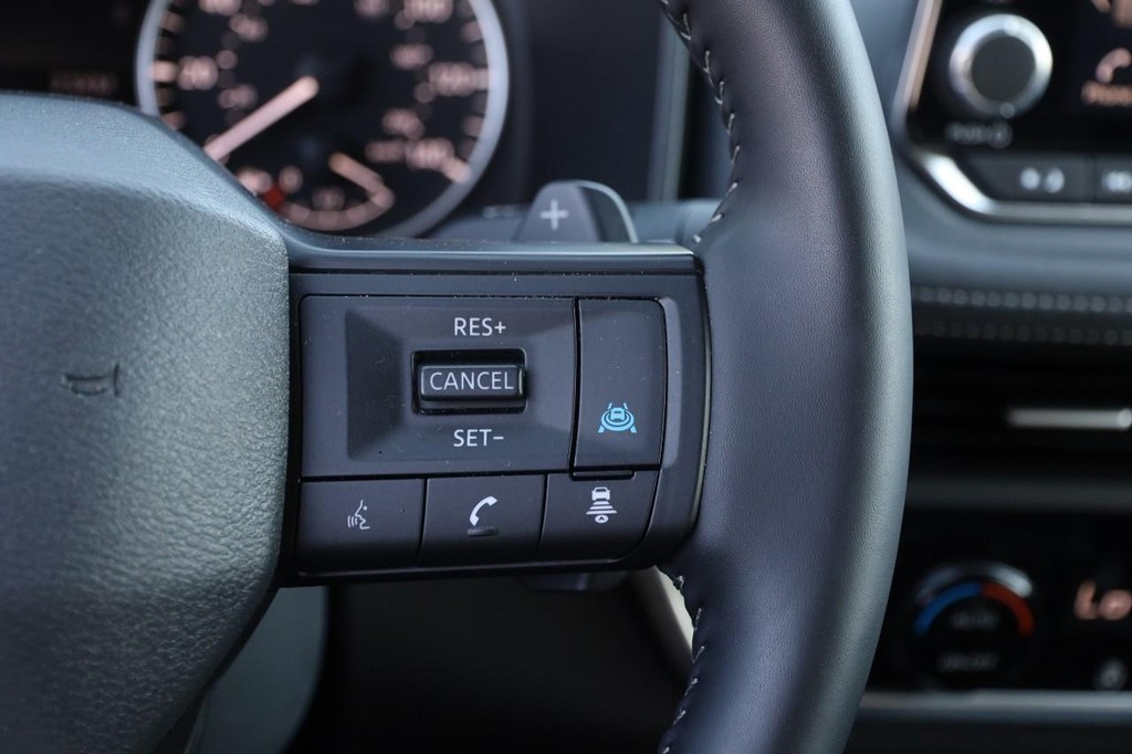 Nissan Rogue Vehicle Full-screen Gallery Image 13