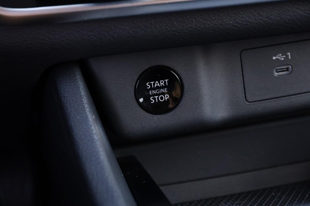 Nissan Rogue Vehicle Full-screen Gallery Image 15