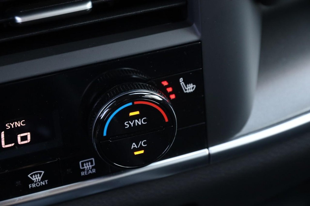 Nissan Rogue Vehicle Full-screen Gallery Image 20