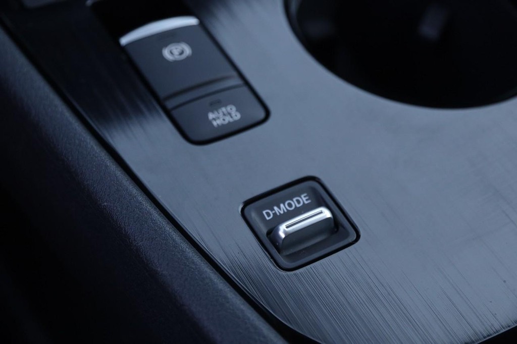 Nissan Rogue Vehicle Full-screen Gallery Image 22