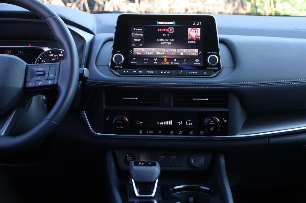 Nissan Rogue Vehicle Full-screen Gallery Image 27