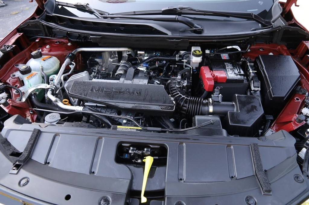 Nissan Rogue Vehicle Full-screen Gallery Image 30
