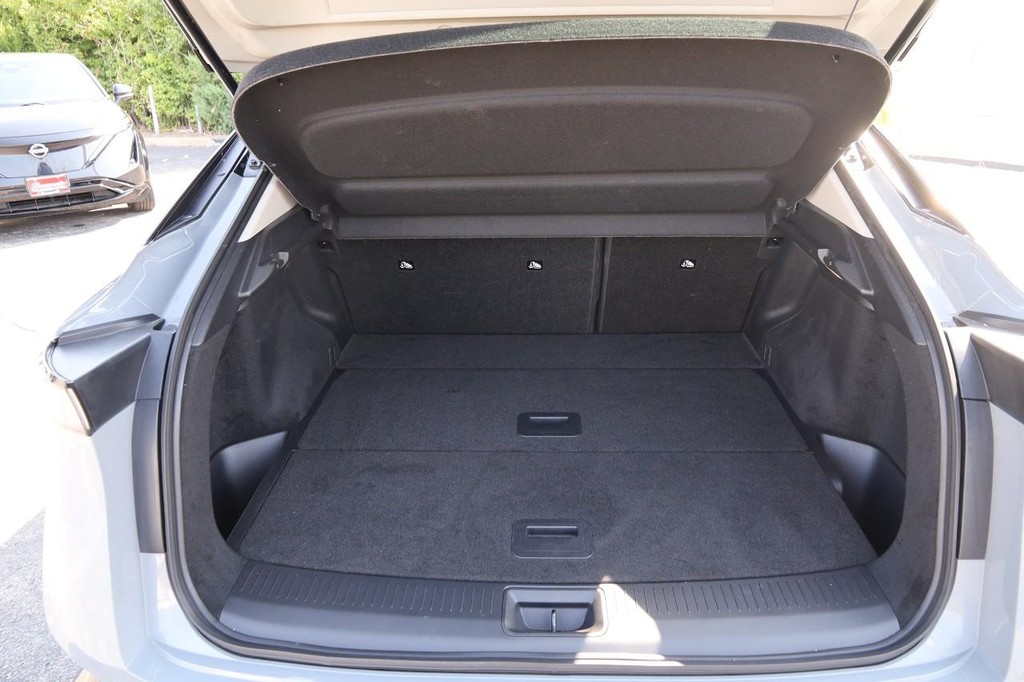 Nissan ARIYA Vehicle Full-screen Gallery Image 7