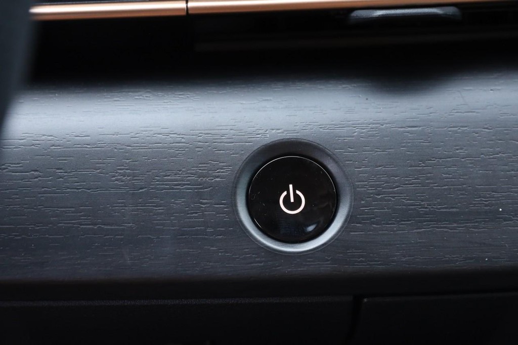 Nissan ARIYA Vehicle Full-screen Gallery Image 14