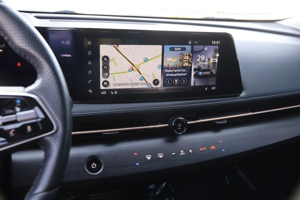 Nissan ARIYA Vehicle Full-screen Gallery Image 15