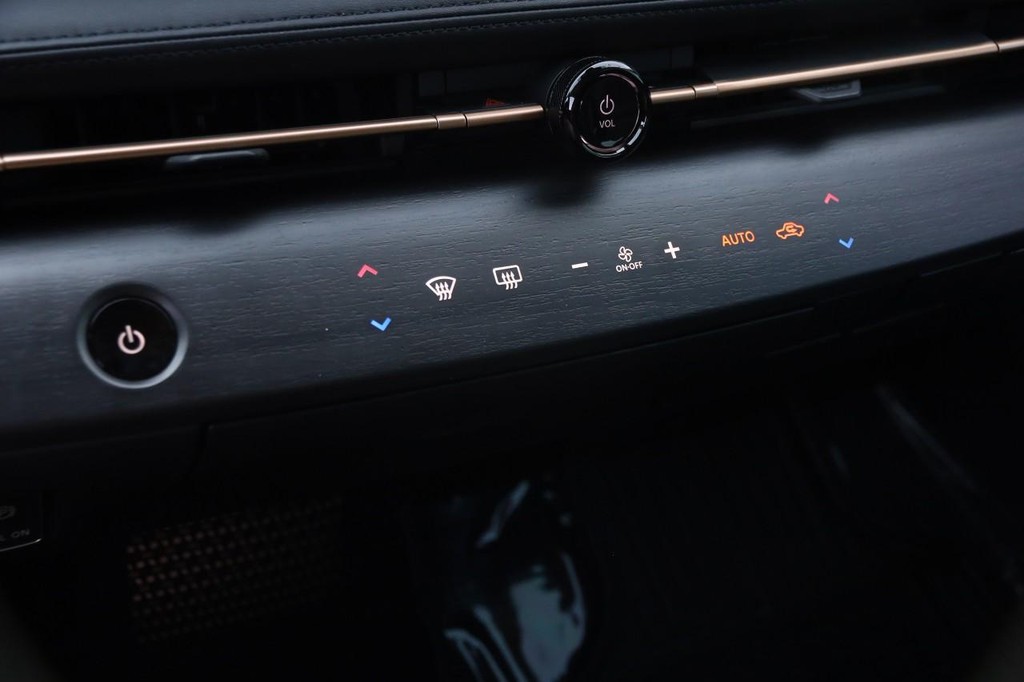 Nissan ARIYA Vehicle Full-screen Gallery Image 18