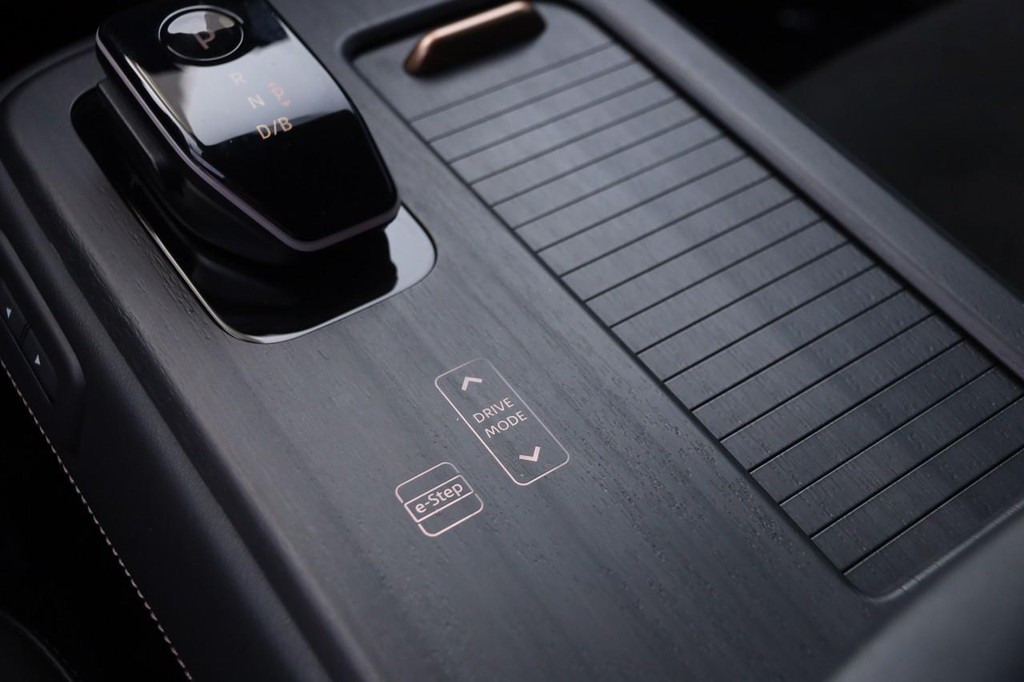 Nissan ARIYA Vehicle Full-screen Gallery Image 19