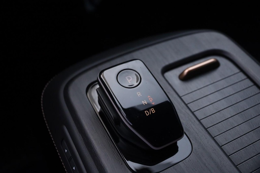 Nissan ARIYA Vehicle Full-screen Gallery Image 20