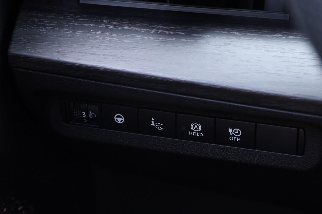Nissan ARIYA Vehicle Full-screen Gallery Image 21