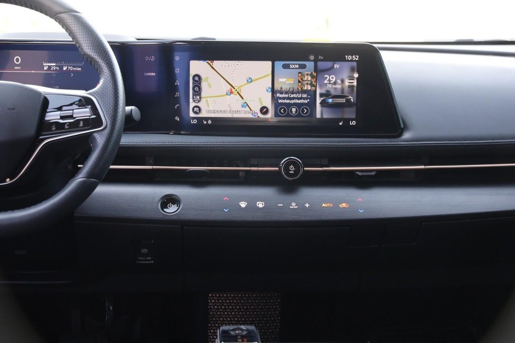 Nissan ARIYA Vehicle Full-screen Gallery Image 25
