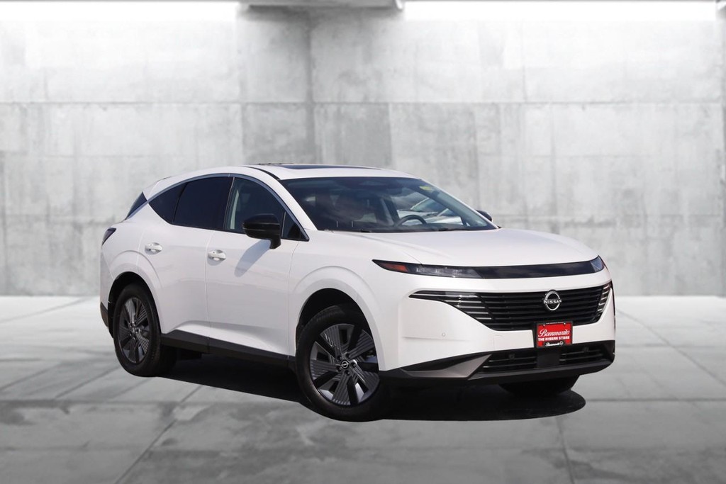 Nissan Murano Vehicle Full-screen Gallery Image 2