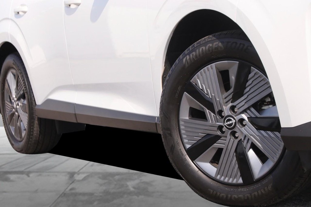 Nissan Murano Vehicle Full-screen Gallery Image 3