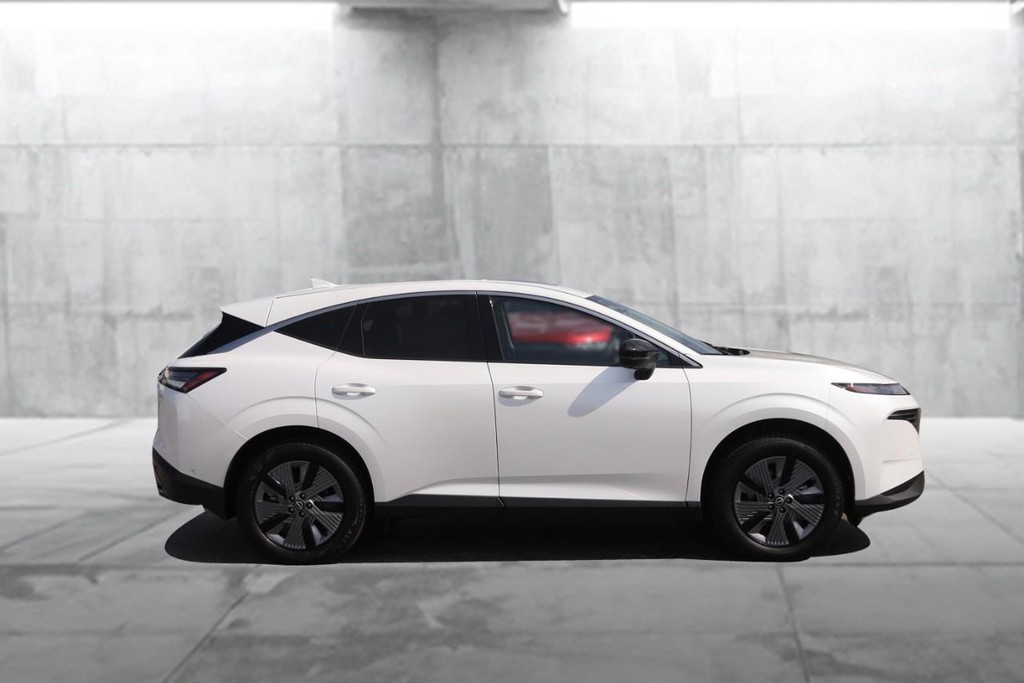 Nissan Murano Vehicle Full-screen Gallery Image 5