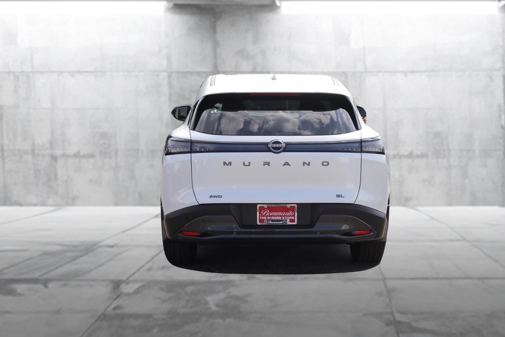 Nissan Murano Vehicle Full-screen Gallery Image 6