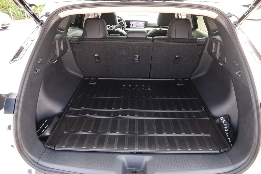 Nissan Murano Vehicle Full-screen Gallery Image 7