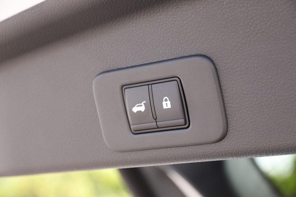 Nissan Murano Vehicle Full-screen Gallery Image 8