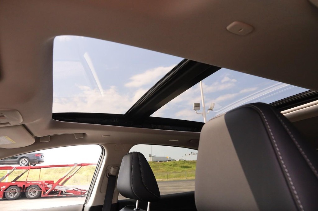 Nissan Murano Vehicle Full-screen Gallery Image 9