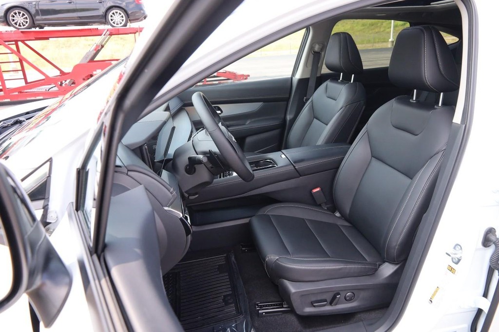 Nissan Murano Vehicle Full-screen Gallery Image 10