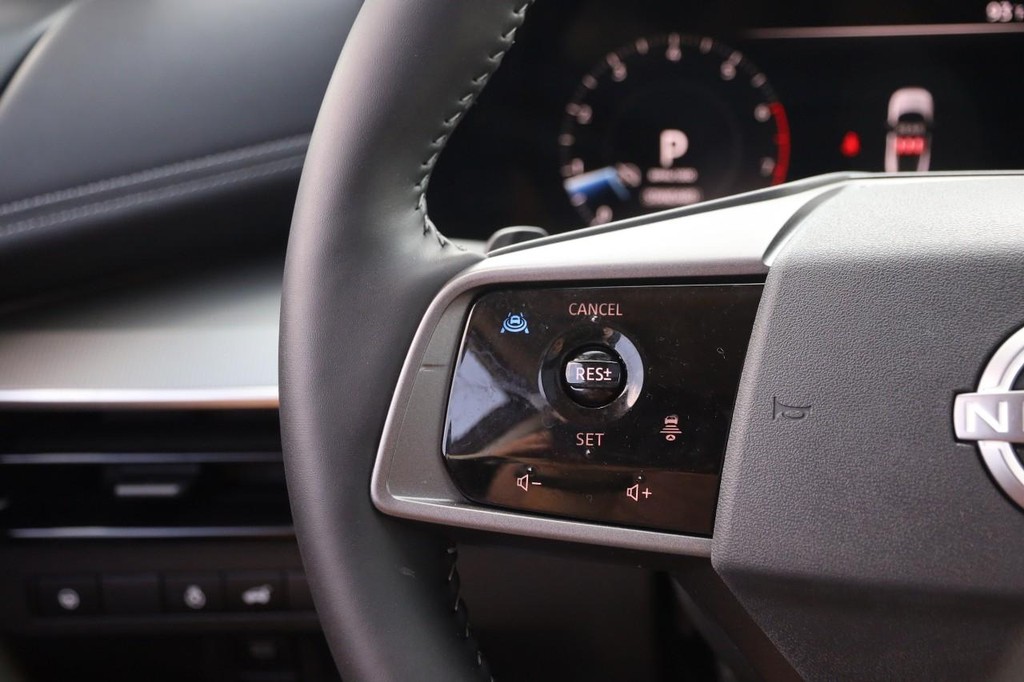 Nissan Murano Vehicle Full-screen Gallery Image 13