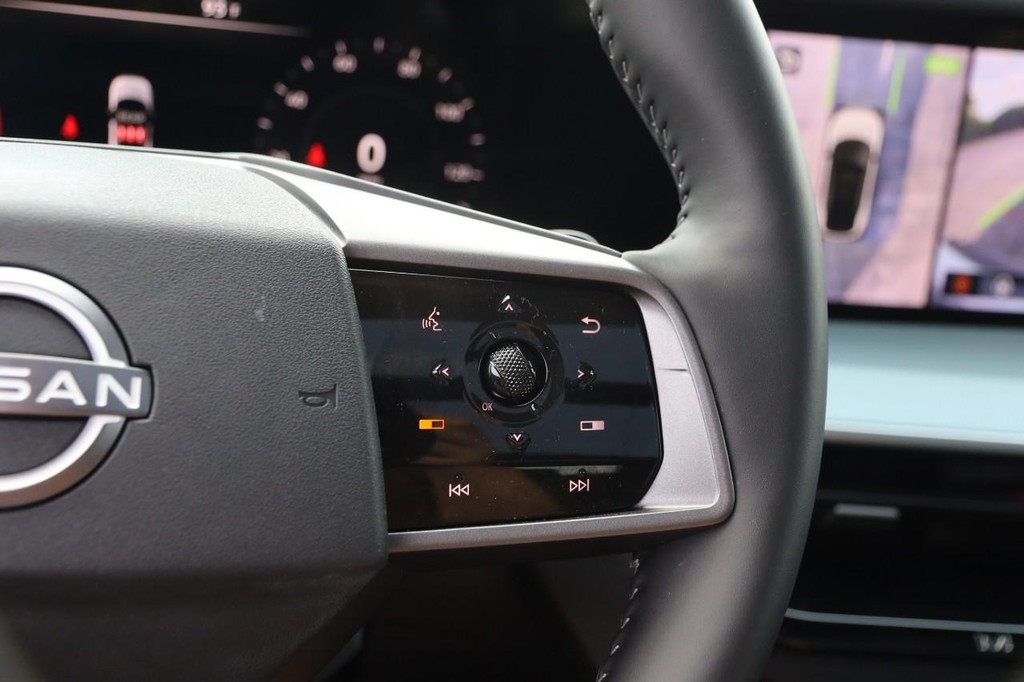 Nissan Murano Vehicle Full-screen Gallery Image 14