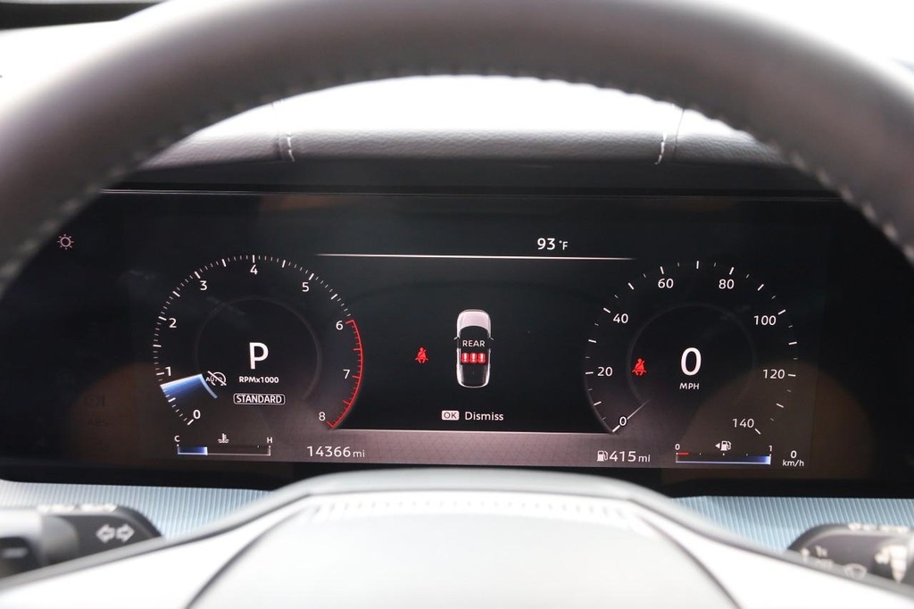 Nissan Murano Vehicle Full-screen Gallery Image 15
