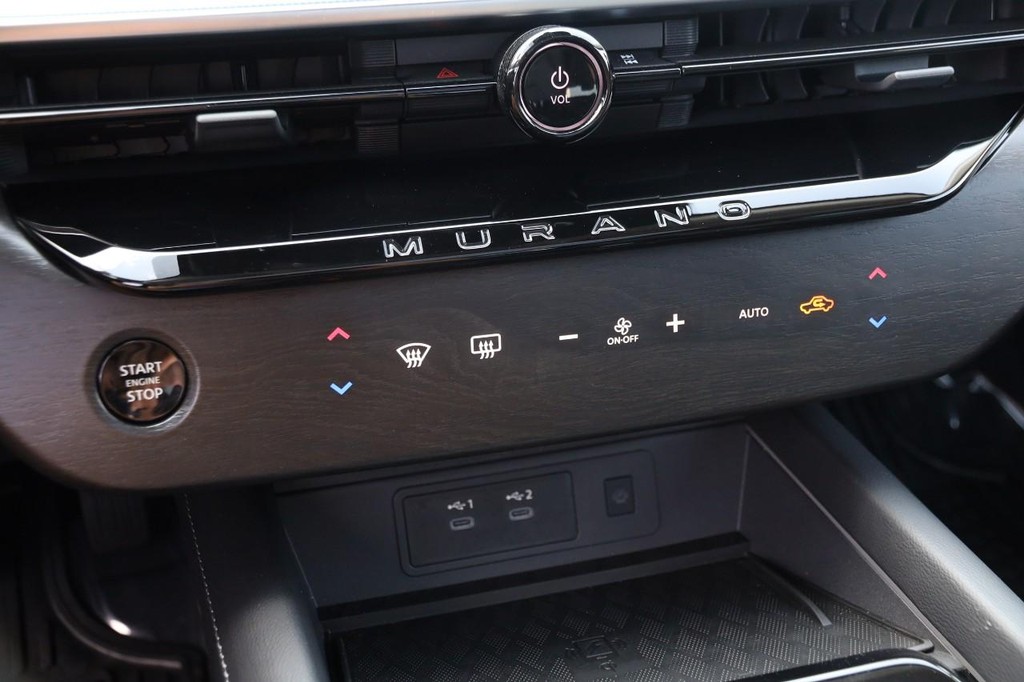 Nissan Murano Vehicle Full-screen Gallery Image 20