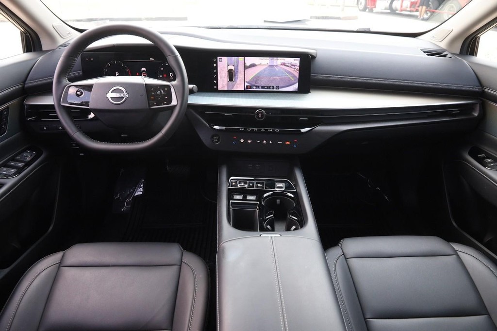 Nissan Murano Vehicle Full-screen Gallery Image 25