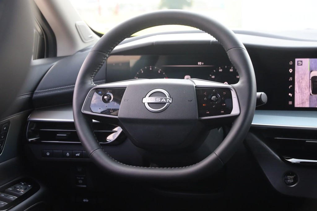 Nissan Murano Vehicle Full-screen Gallery Image 27