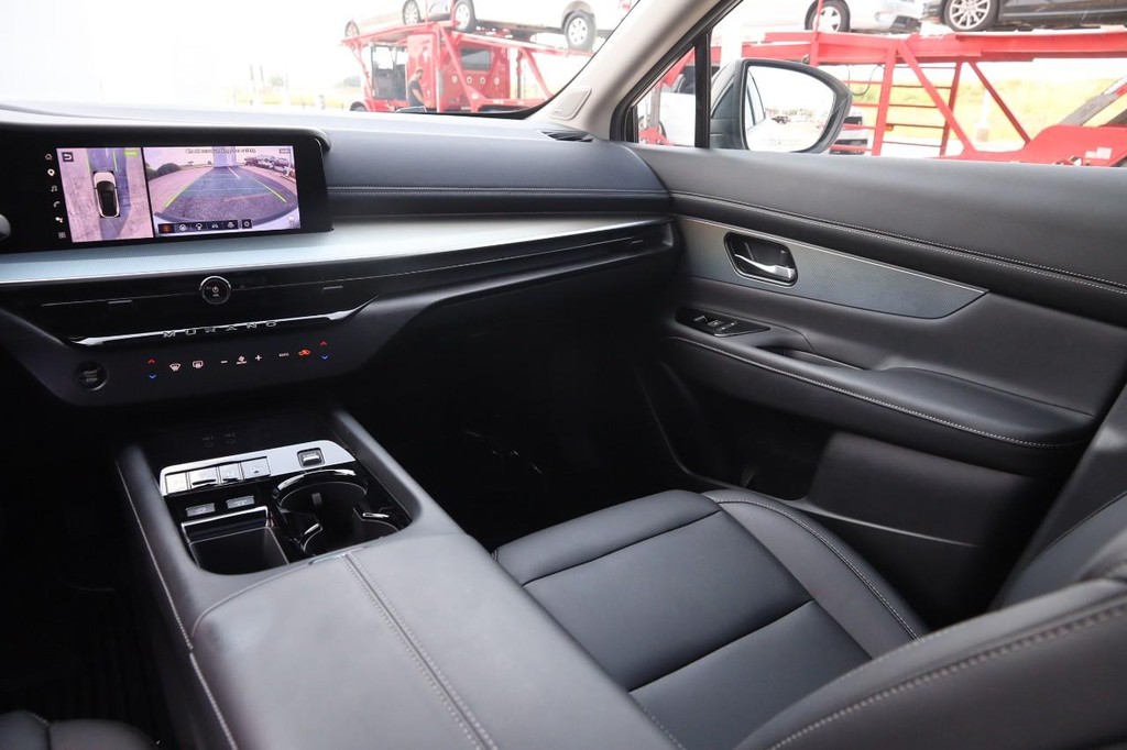 Nissan Murano Vehicle Full-screen Gallery Image 29