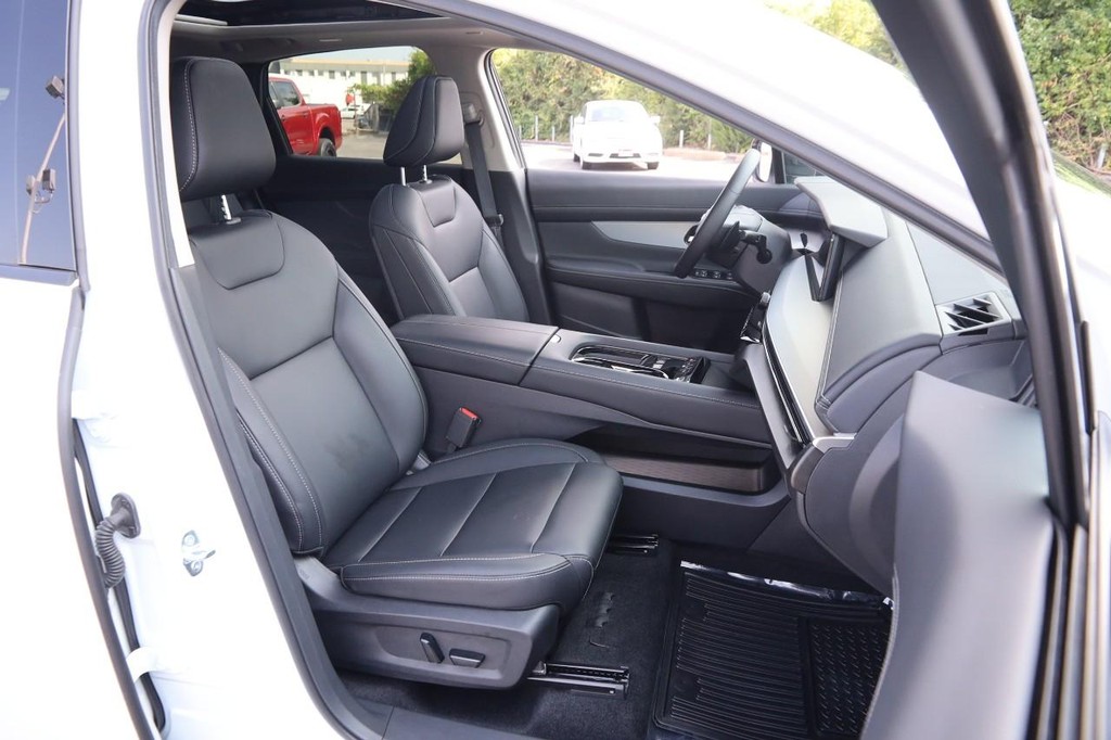 Nissan Murano Vehicle Full-screen Gallery Image 30