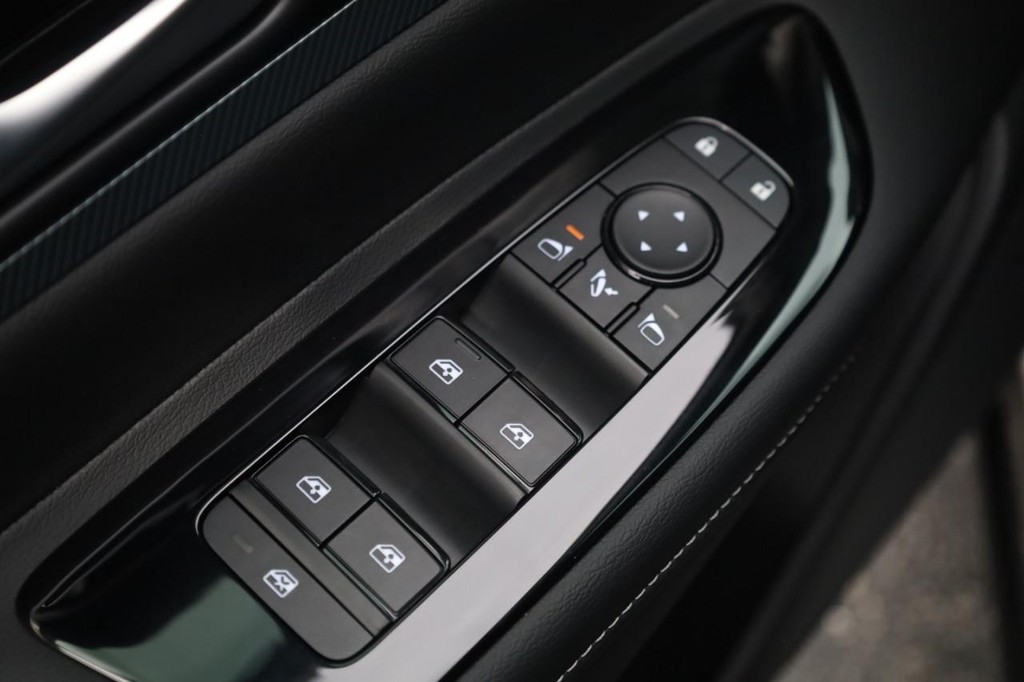 Nissan Murano Vehicle Image 11