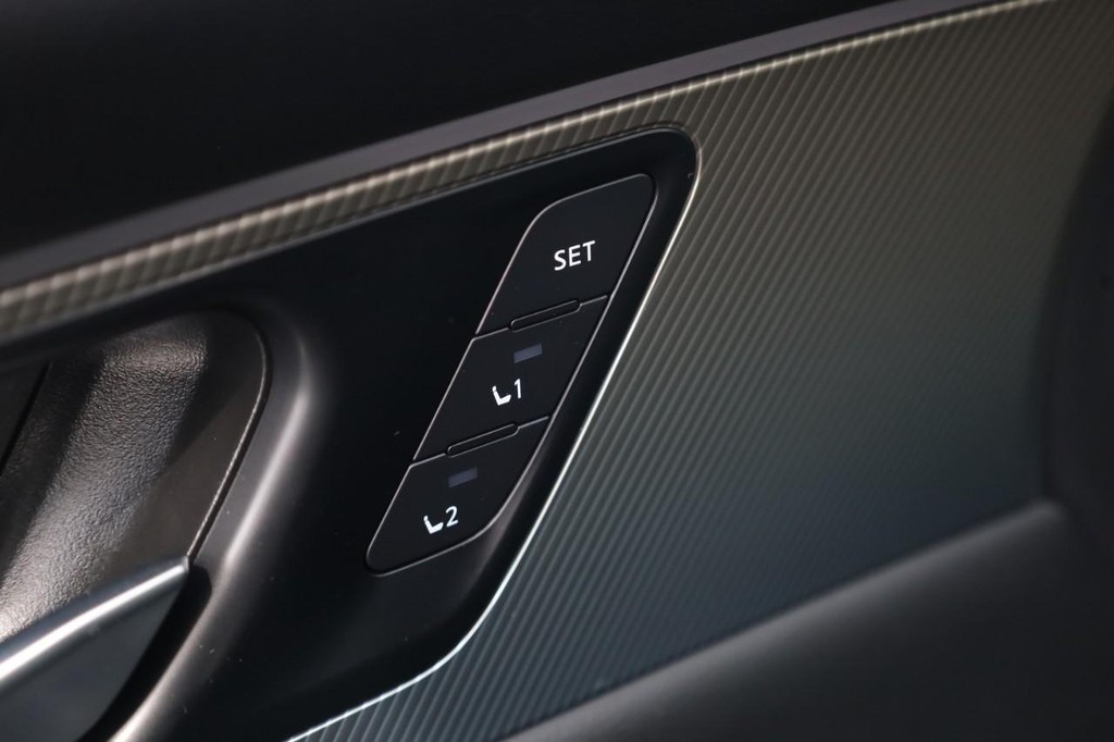 Nissan Murano Vehicle Image 12