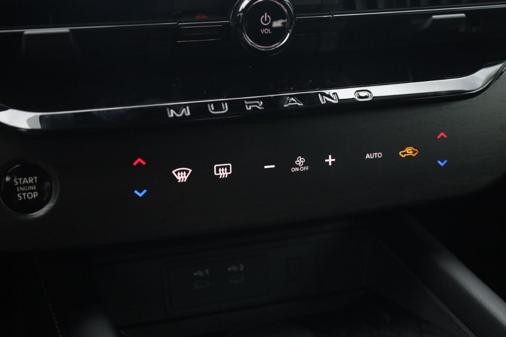 Nissan Murano Vehicle Image 17