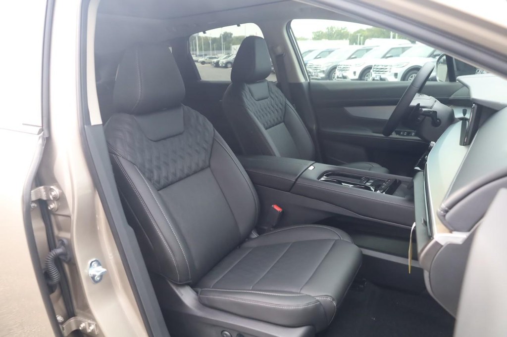 Nissan Murano Vehicle Image 21