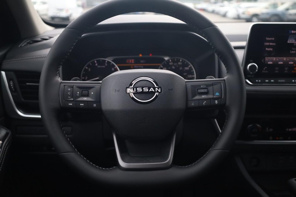 Nissan Rogue Vehicle Image 08