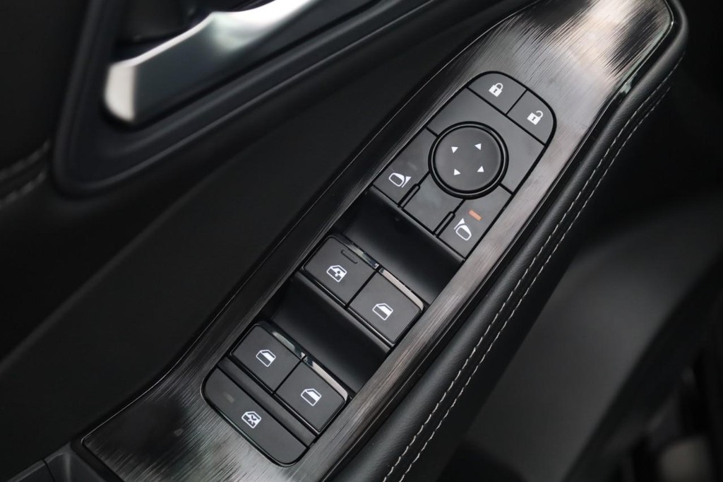 Nissan Rogue Vehicle Image 11