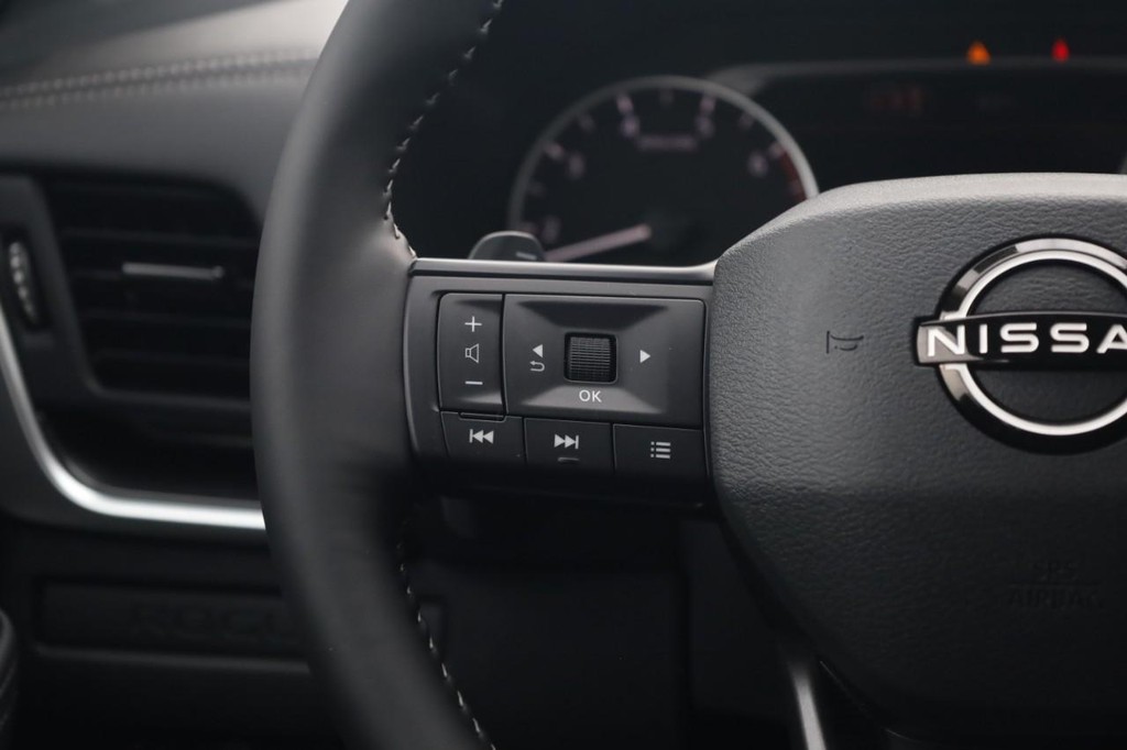 Nissan Rogue Vehicle Image 10