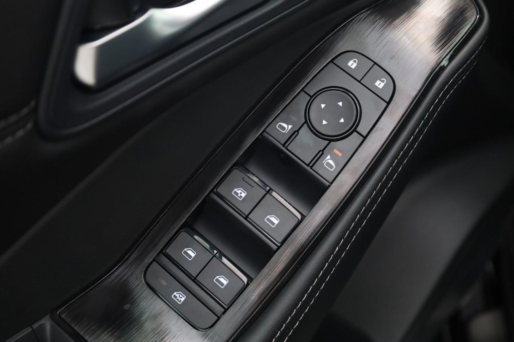 Nissan Rogue Vehicle Image 11